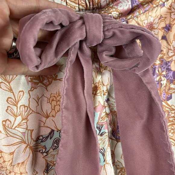 Beach Riot Aurora Shorts in Harvest Gold Paisley. Size small - Picture 5 of 9